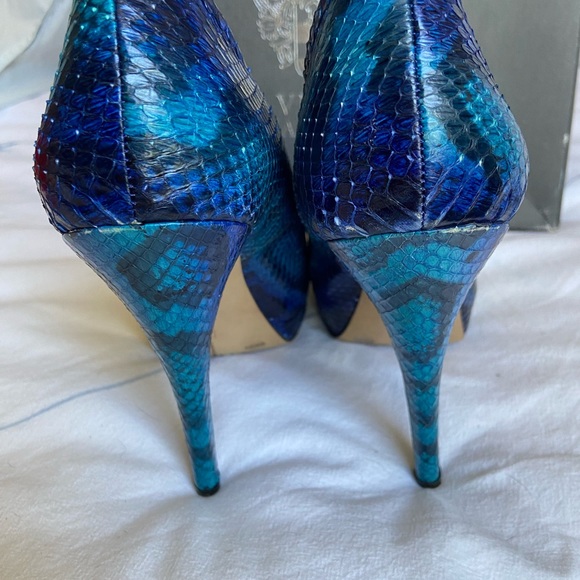 Vince Camuto snake skin heel - Picture 7 of 7